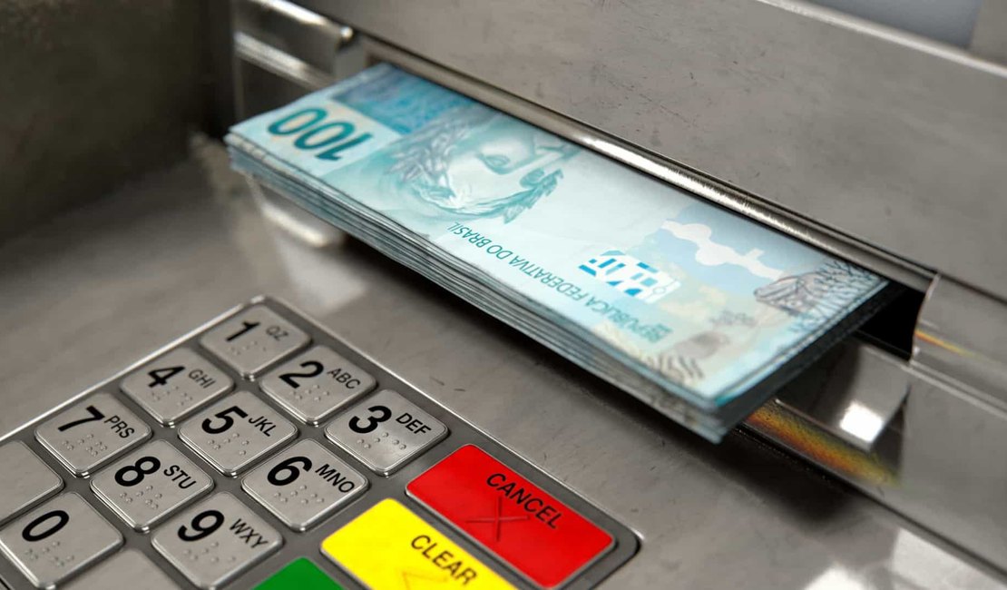 Auxílio de R$ 600 encerra calendário de saque e transferência hoje