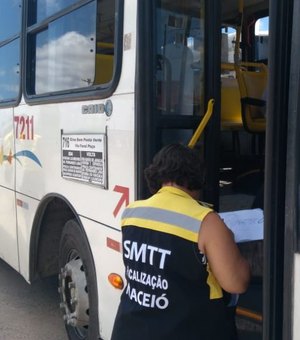Fiscais vistoriam condições de ônibus coletivos nos terminais
