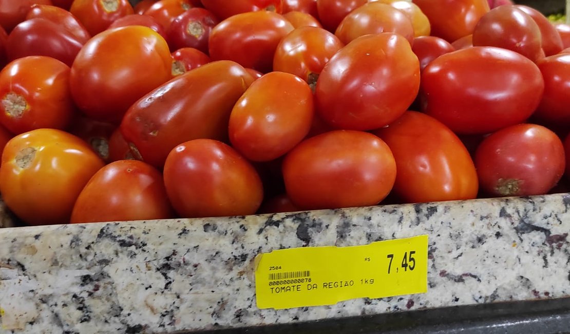 Preço do tomate chega a 10 reais em Maceió; veja lista de alimentos que aumentaram de preço