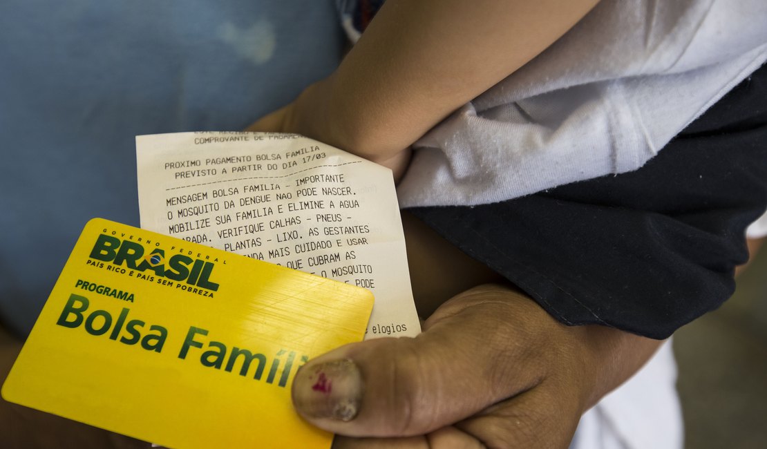 ‘Pacote social’ coordenado por Tabata Amaral prevê aumento do Bolsa Família