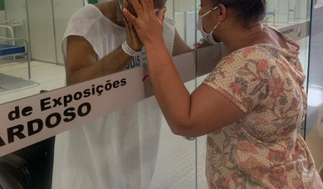 “Olhar que Salva” conforta pacientes e familiares no Hospital de Campanha 