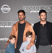 Gay assumido, Ricky Martin revela como explica para os filhos que eles têm dois pais