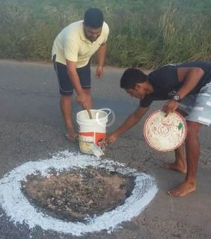 Moradores de São Bento improvisam sinalização na rodovia AL 101 Norte