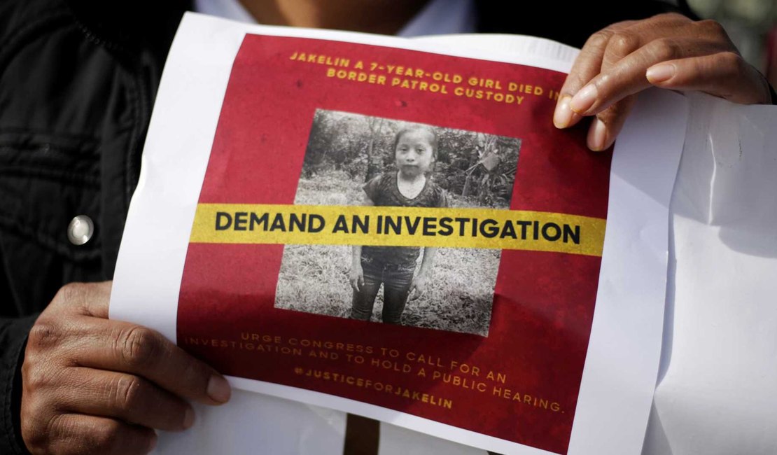 Imigrante de 7 anos morre desidratada após ser detida