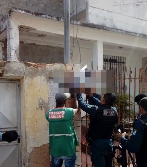 Flanelinha alagoano morre asfixiado ao tentar pular portão de residência em Aracaju
