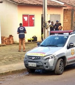 Criminosos invadem casa e executam vítima a tiros, em São Miguel dos Campos