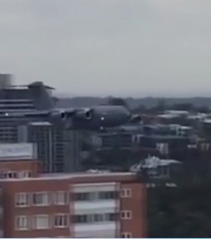 [Vídeo] Avião faz voo rasante em prédios na Austrália e assusta moradores