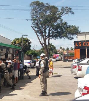Assaltos a ônibus tiveram redução de 70% no mês de agosto em Maceió, afirma SSP