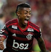 Bruno Henrique, do Flamengo, doa cestas básicas para bairro onde nasceu em BH