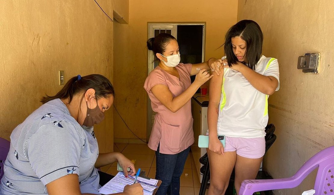 Secretaria de Saúde faz busca ativa para vacinar contra covid-19 em Maragogi
