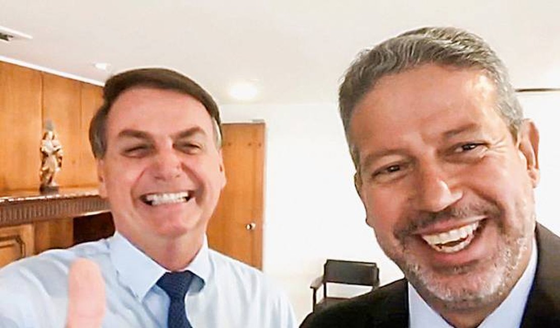 Bolsonaro chega em Alagoas para atrair apoiadores para Arthur Lira na eleição da Câmara