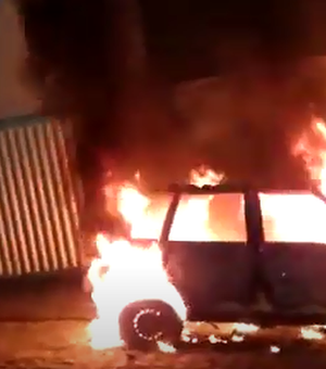 Policia Civil indicia homem que tocou fogo em carro ao lado de delegacia em Quebrangulo