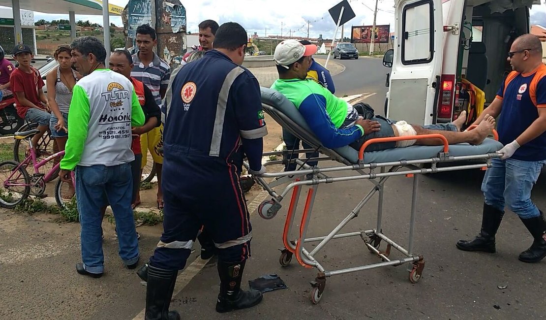 Mototaxista clandestino provoca acidente em trevo da AL-115, em Arapiraca