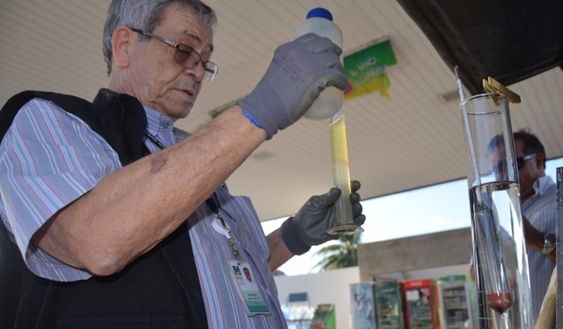 Em fiscalização, Ministério Público encontra gasolina com 75% de álcool em posto de combustível
