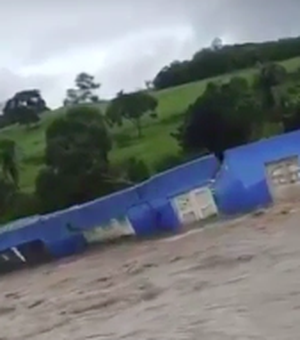 [Vídeo] Casas são destruídas pela enxurrada em Limoeiro de Anadia