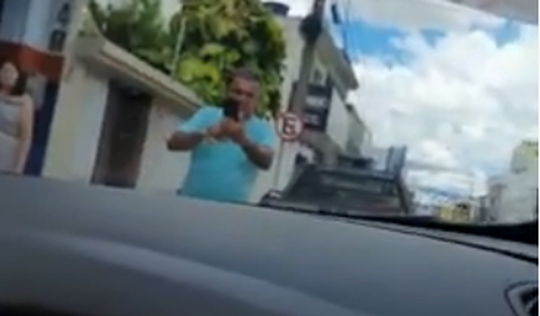 [Vídeo] Irmão de servidor da SMTT desacata agentes de trânsito após ser multado