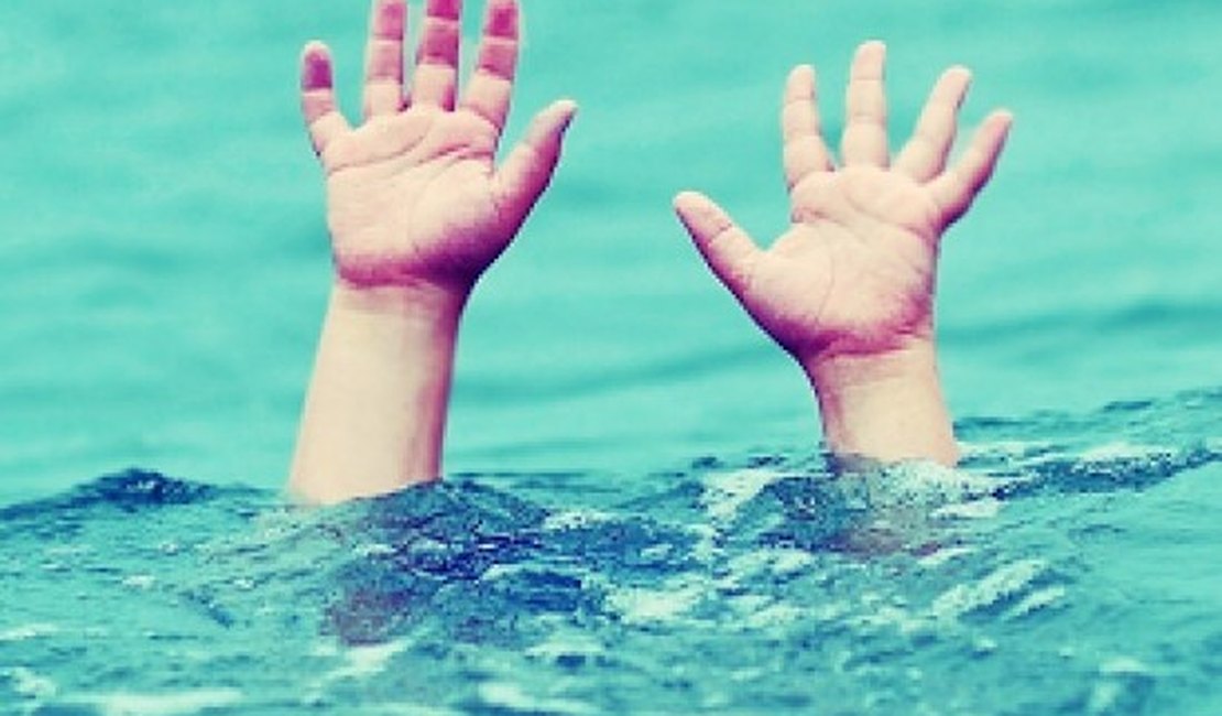Criança de sete anos morre afogada em piscina de restaurante em Alagoas