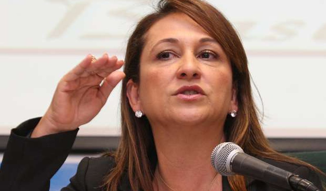 'Kátia Abreu muda de opinião como troca de blusa', diz líder da bancada ruralista