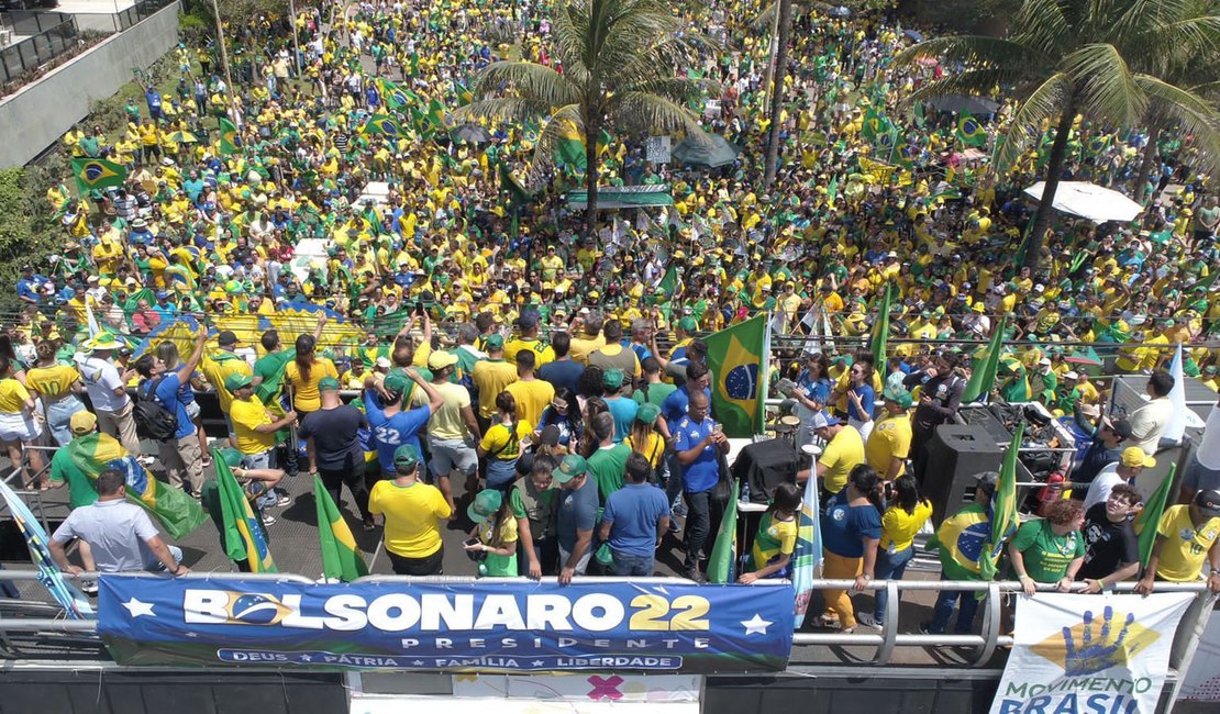 Com Collor e Léo Dias, atos pró-liberdade em Maceió e no interior arrastam multidões