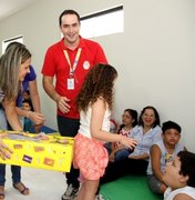 Crianças com autismo recebem doação de brinquedos
