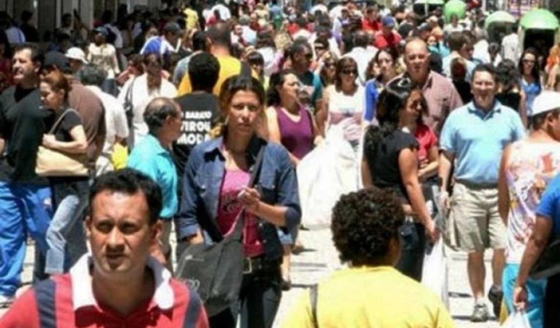 Qualidade de vida melhora, mas em ritmo menor no governo Dilma, diz estudo