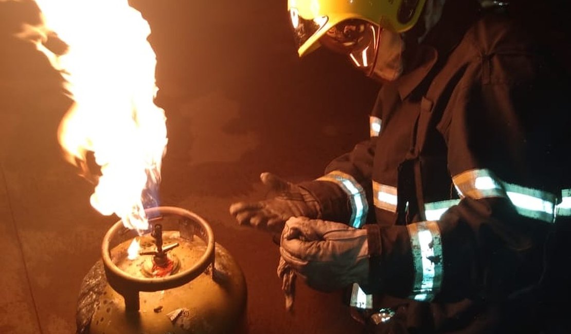 Curto circuito causa incêndio em botijão de gás na cidade de Marechal Deodoro