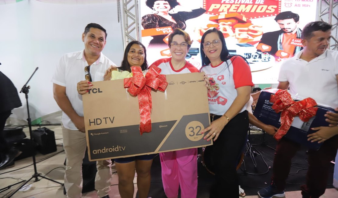Prefeitura de Lagoa da Canoa realiza Show de Prêmios em homenagem às mães