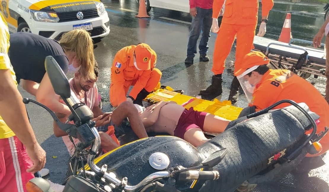 Grávida fica ferida em acidente na Avenida Fernandes Lima, em Maceió