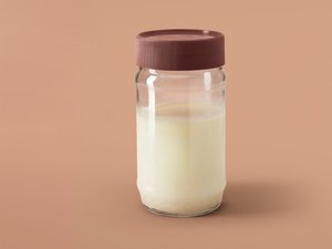 Campanha arrecada frascos de vidro com tampa plástica para armazenar leite materno