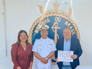 Prefeito Henrique Vilela recebe título honorário da Marinha