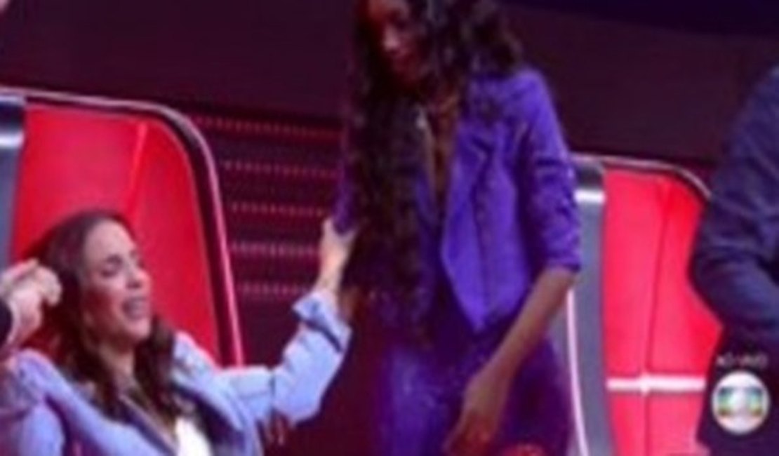 Ivete Sangalo passa mal ao vivo no The Voice Brasil, assusta fãs e é acudida por colegas