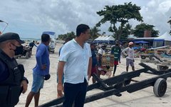 Prefeitura retira carrinhos de lanchas da Praia de Barra Grande