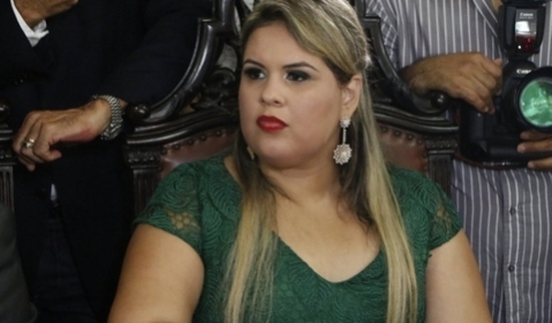 Ministério Público pede a rejeição das contas da ex-prefeita Mellina Freitas
