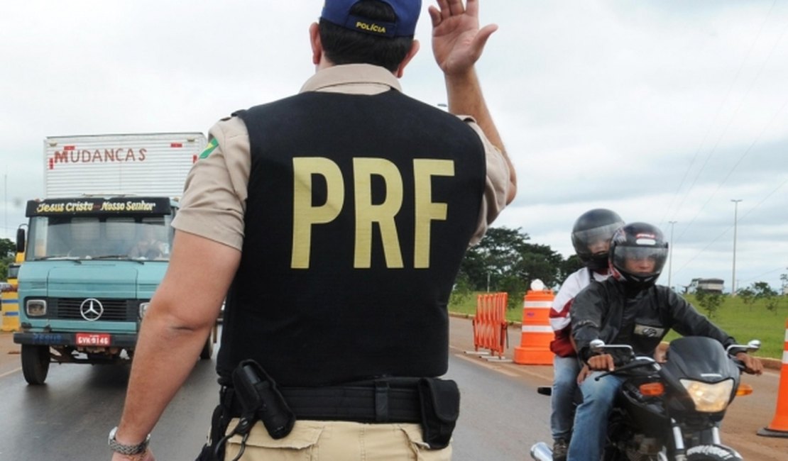 PRF recupera dois veículos e prende três pessoas em São Miguel e São Sebastião