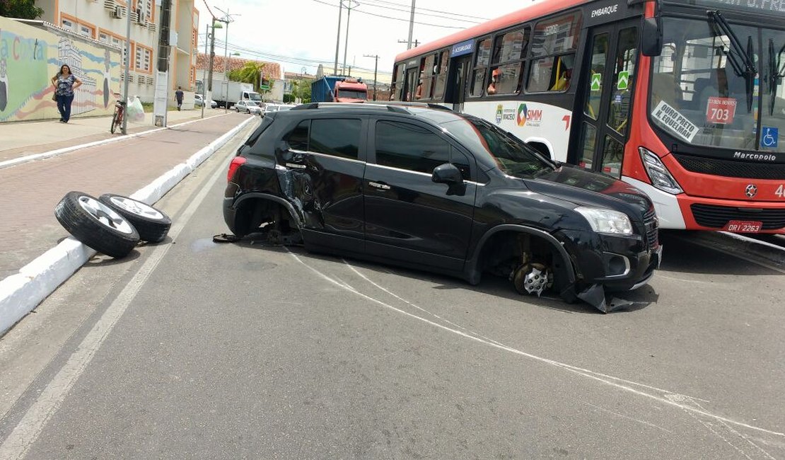 Filho de Marcelo Jatobá recebe notícia da morte do pai e colide veículo em poste 