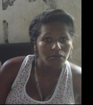 Polícia Civil prende mulher e apreende menor em flagrante por tráfico de drogas