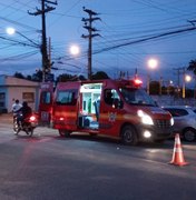 Mesmo com semáforo, condutores cometem infrações e provocam acidentes em rua de Arapiraca