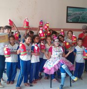 Alunos da Escola Manoel Pereira Filho participam de atividades na Biblioteca Municipal