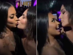 MC Mirella e Kéfera Buchmann se beijam em festa