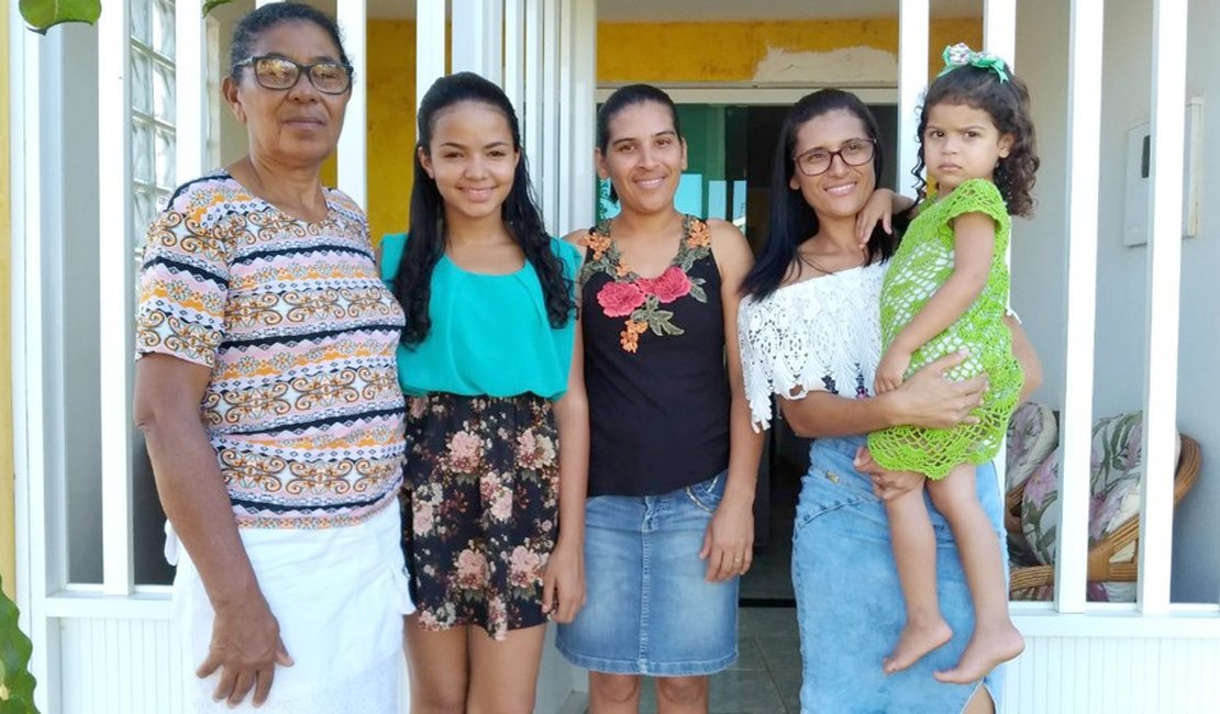 ?Justiça de Alagoas concede direito de adolescente possuir nome de duas mães em certidão