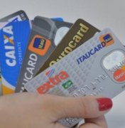 Travestis e transexuais podem ter nome social em cartões de contas bancárias