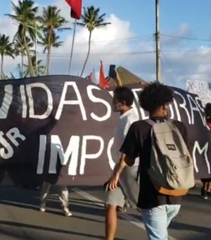 Alagoanos protestam na orla de Ponta Verde contra assassinato de João Alberto
