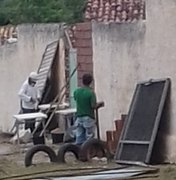 [Vídeo] Prefeitura de Arapiraca inicia obra de reparo em muro de escola após denúncia do 7Segundos