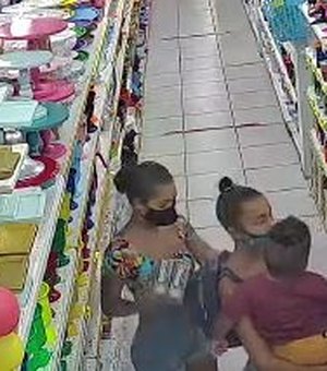 [Vídeo] Dupla usa criança de colo para cometer furto no comércio de Arapiraca