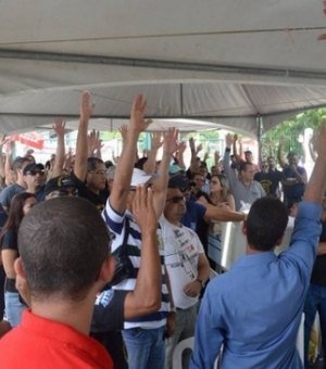 Policiais civis participam de paralisação nacional contra o congelamento salarial