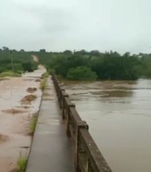 [Vídeos] Prefeitura atua para minimizar transtornos provocados pela chuva em Coité do Noia
