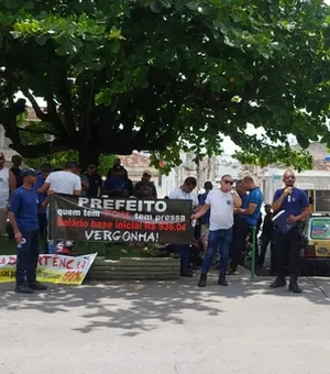 Guardas Municipais protestam em frente à Câmara de São Miguel dos Campos