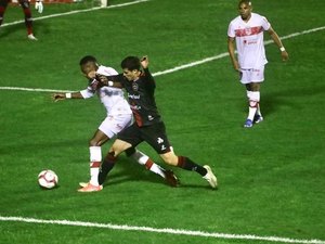 CRB vence o Brasil-RS e se mantém no G4