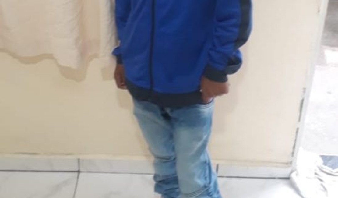 Menino negro é barrado em shopping após seguranças o confundirem com pedinte
