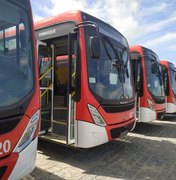 Prefeito Rui Palmeira entrega dez novos ônibus 0 km à população 